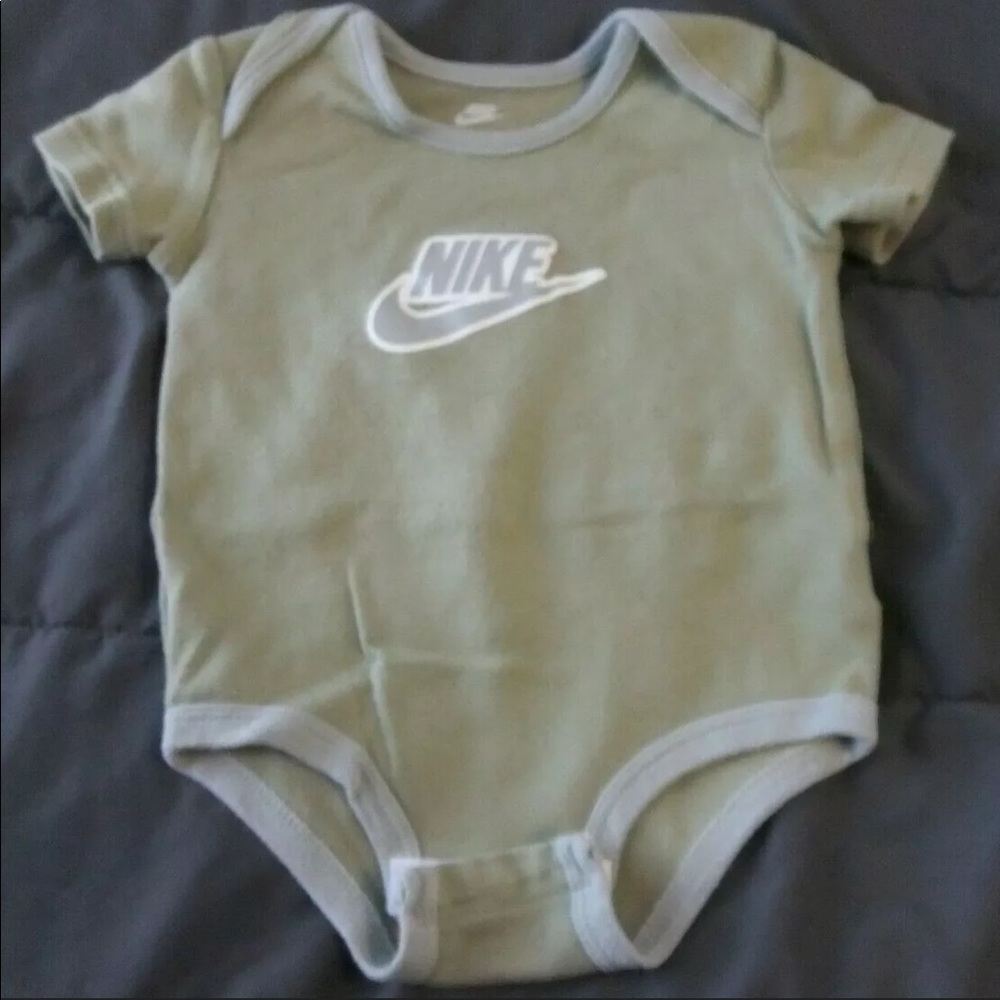 ❤️ GUC NIKE Infant Tan Bodysuit Size 6-9 Months